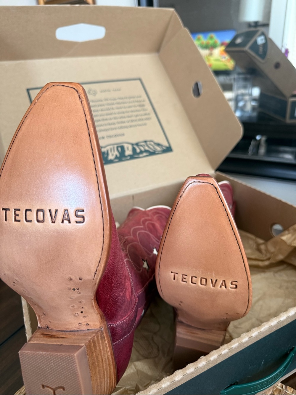 Tecovas Annie Redwood Goat - Picture 3 of 3